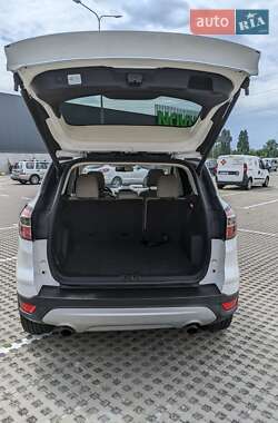 Внедорожник / Кроссовер Ford Escape 2016 в 