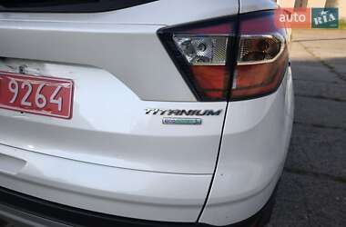 Внедорожник / Кроссовер Ford Escape 2017 в 