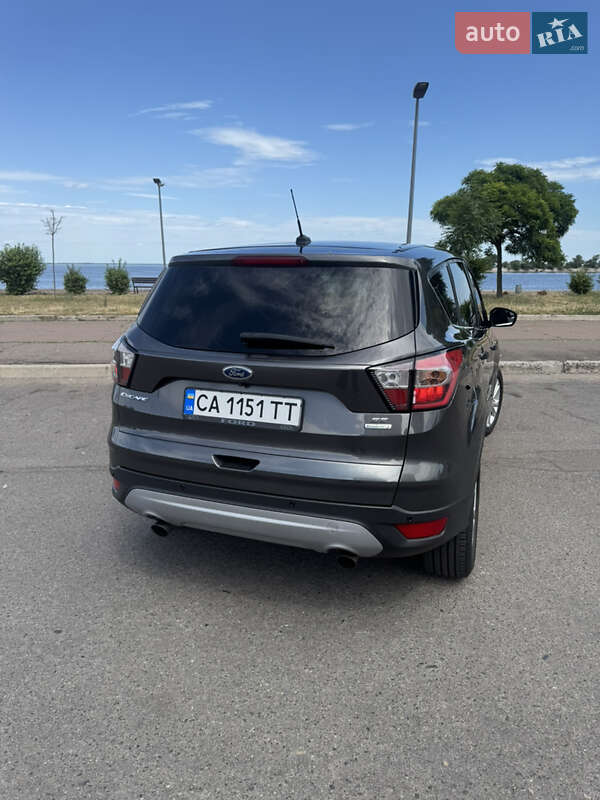 Внедорожник / Кроссовер Ford Escape 2016 в Черкассах