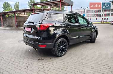 Внедорожник / Кроссовер Ford Escape 2019 в 