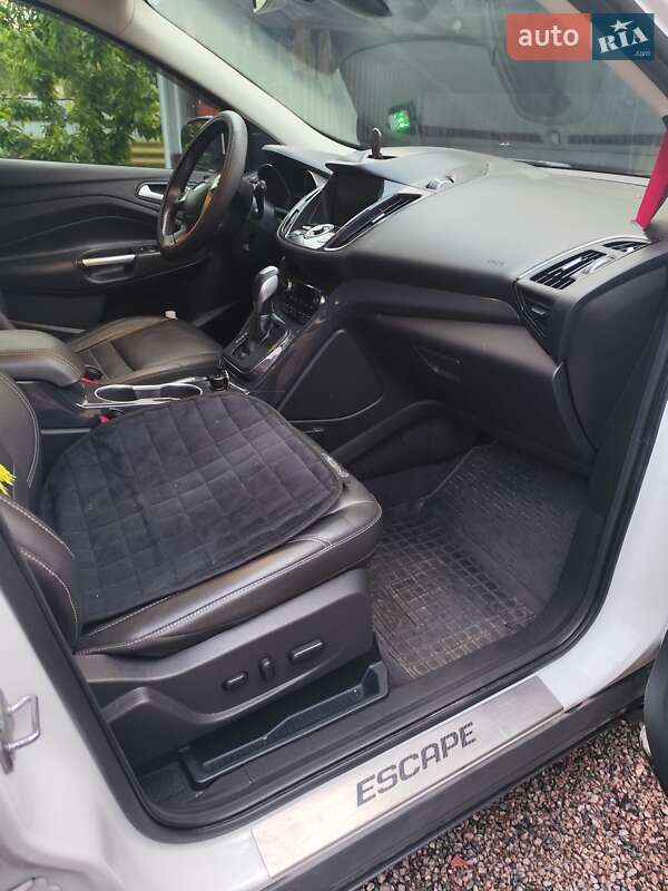 Внедорожник / Кроссовер Ford Escape 2015 в Черкассах