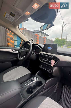 Внедорожник / Кроссовер Ford Escape 2020 в 