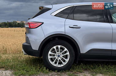 Внедорожник / Кроссовер Ford Escape 2021 в 