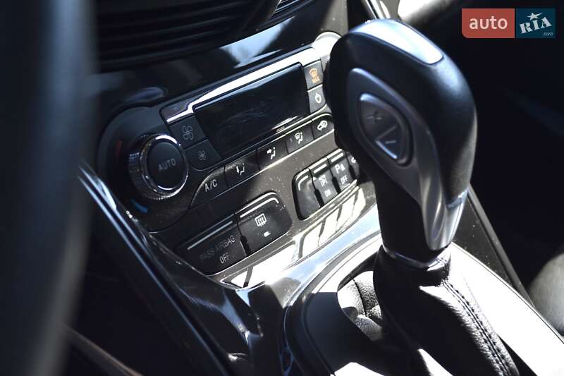 Внедорожник / Кроссовер Ford Escape 2015 в Житомире
