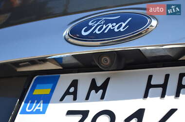 Позашляховик / Кросовер Ford Escape 2015 в 