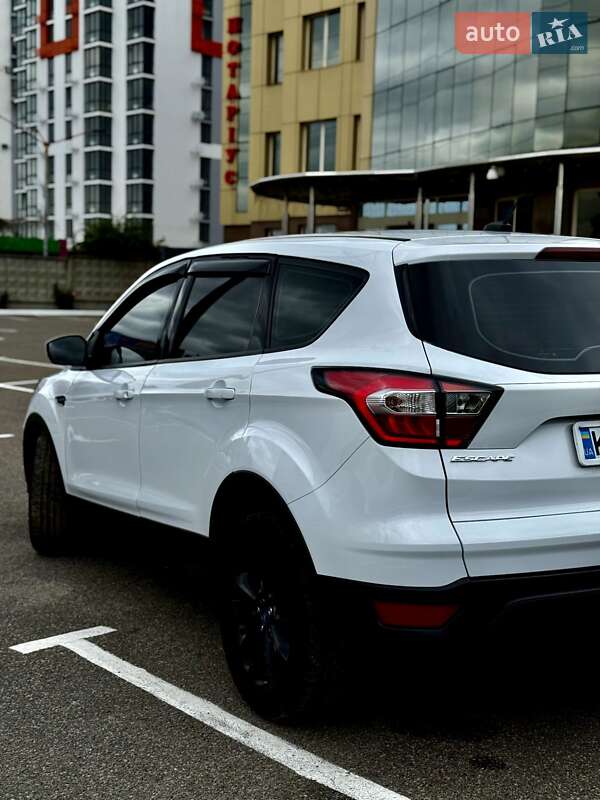 Внедорожник / Кроссовер Ford Escape 2016 в Киеве
