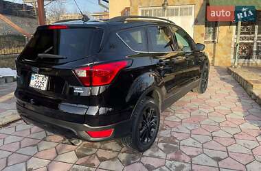 Внедорожник / Кроссовер Ford Escape 2018 в 