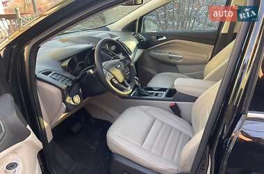 Внедорожник / Кроссовер Ford Escape 2018 в 