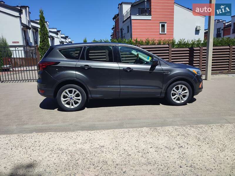 Позашляховик / Кросовер Ford Escape 2016 в Львові