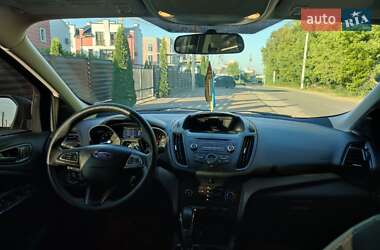 Внедорожник / Кроссовер Ford Escape 2017 в 