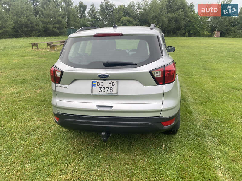 Внедорожник / Кроссовер Ford Escape 2018 в Львове
