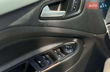 Внедорожник / Кроссовер Ford Escape 2015 в 