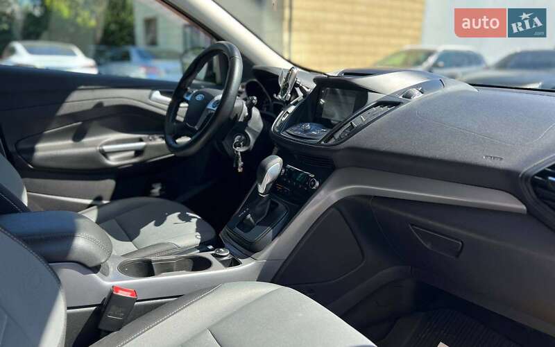 Внедорожник / Кроссовер Ford Escape 2015 в Ивано-Франковске