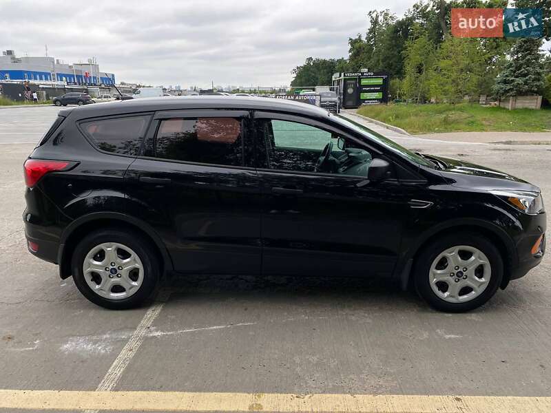 Внедорожник / Кроссовер Ford Escape 2019 в Киеве