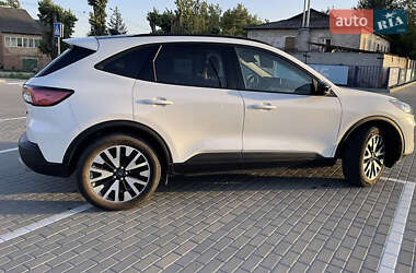 Внедорожник / Кроссовер Ford Escape 2020 в 