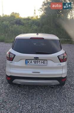 Позашляховик / Кросовер Ford Escape 2016 в 