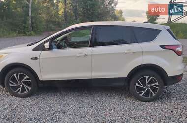 Позашляховик / Кросовер Ford Escape 2016 в 