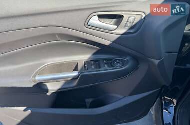 Внедорожник / Кроссовер Ford Escape 2018 в 