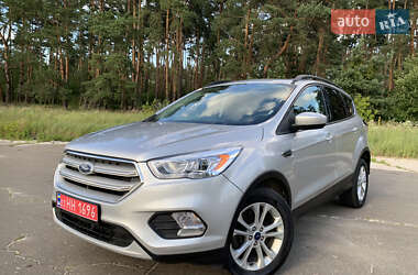 Внедорожник / Кроссовер Ford Escape 2018 в 