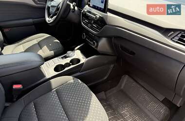 Позашляховик / Кросовер Ford Escape 2023 в 