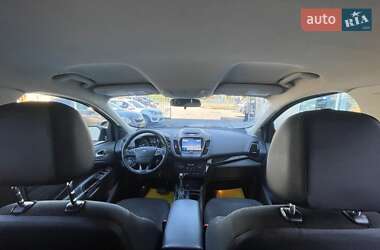 Внедорожник / Кроссовер Ford Escape 2017 в 