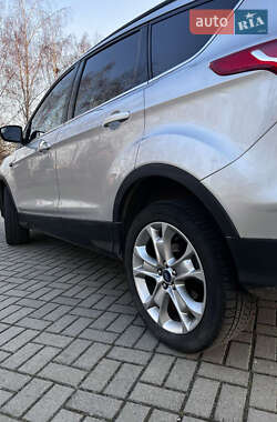 Внедорожник / Кроссовер Ford Escape 2013 в 