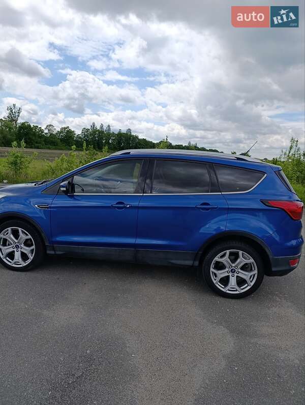 Внедорожник / Кроссовер Ford Escape 2019 в Изяславе