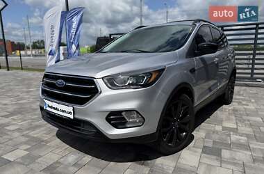 Внедорожник / Кроссовер Ford Escape 2017 в 