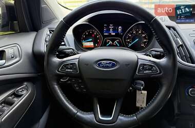 Внедорожник / Кроссовер Ford Escape 2017 в 