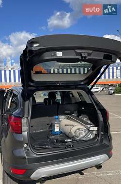 Внедорожник / Кроссовер Ford Escape 2019 в 