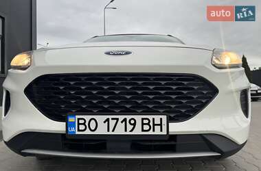 Внедорожник / Кроссовер Ford Escape 2020 в 