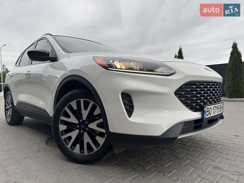 Внедорожник / Кроссовер Ford Escape 2020 в 