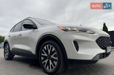 Внедорожник / Кроссовер Ford Escape 2020 в 