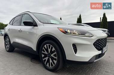 Внедорожник / Кроссовер Ford Escape 2020 в 