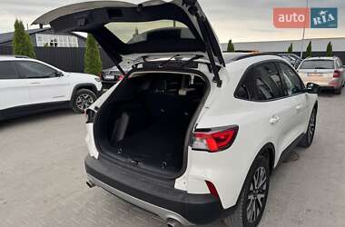 Внедорожник / Кроссовер Ford Escape 2020 в 
