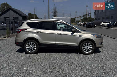 Внедорожник / Кроссовер Ford Escape 2017 в 