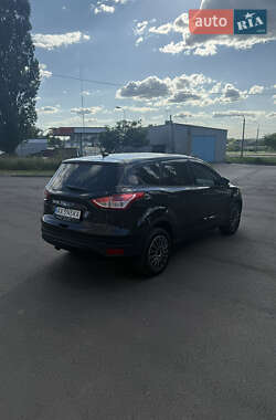 Внедорожник / Кроссовер Ford Escape 2015 в 