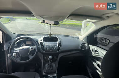 Внедорожник / Кроссовер Ford Escape 2015 в 