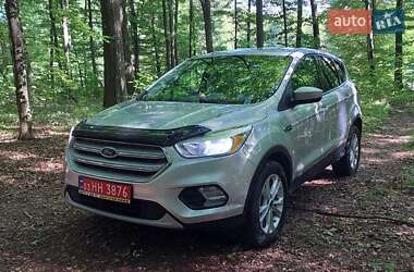 Внедорожник / Кроссовер Ford Escape 2019 в 