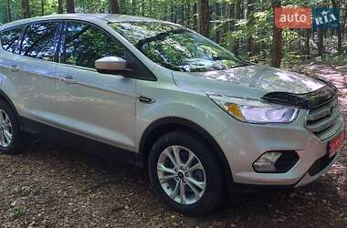 Внедорожник / Кроссовер Ford Escape 2019 в 