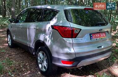 Внедорожник / Кроссовер Ford Escape 2019 в 