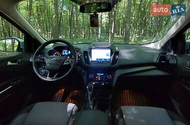 Внедорожник / Кроссовер Ford Escape 2019 в 