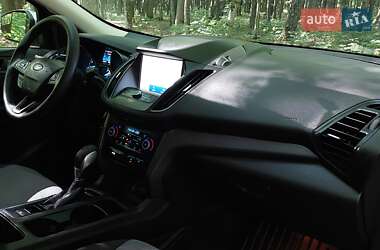 Внедорожник / Кроссовер Ford Escape 2019 в 