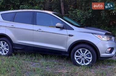 Внедорожник / Кроссовер Ford Escape 2019 в 