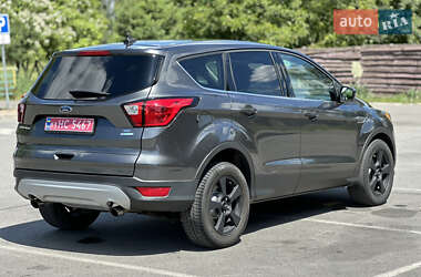 Внедорожник / Кроссовер Ford Escape 2019 в 