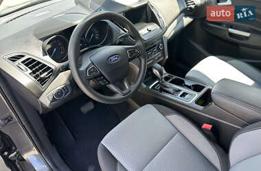 Внедорожник / Кроссовер Ford Escape 2019 в 
