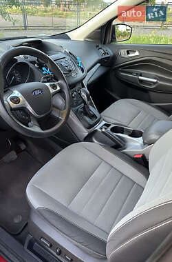 Внедорожник / Кроссовер Ford Escape 2015 в 