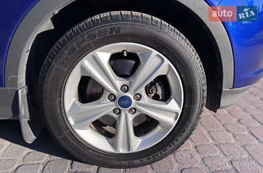 Внедорожник / Кроссовер Ford Escape 2015 в 