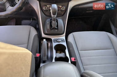 Внедорожник / Кроссовер Ford Escape 2015 в 