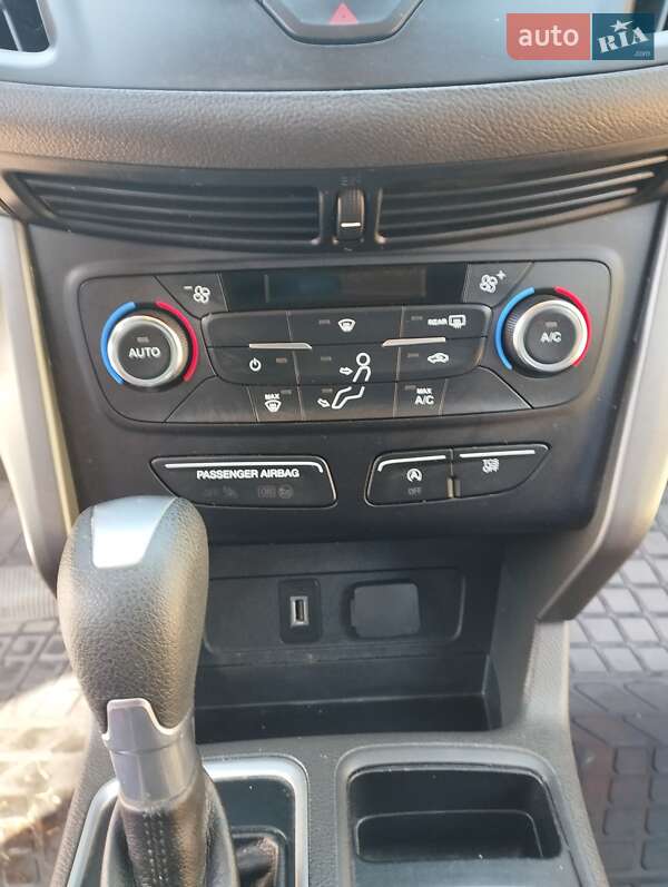 Внедорожник / Кроссовер Ford Escape 2017 в Кременце